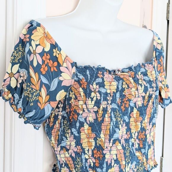 AERIE Puff sleeves smocked floral blue peasant blouse Medium K1 - Picture 5 of 11